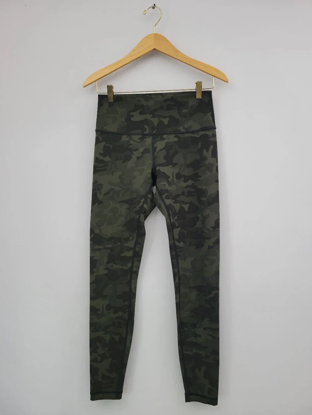 Lululemon Camo Leggings Sz 8